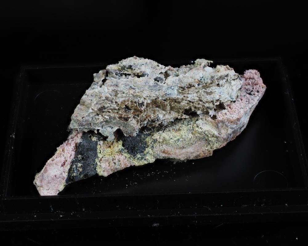 Ferriakasakaite-(Ce)